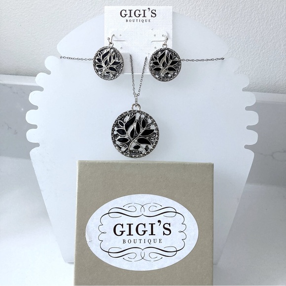 Black and Silver Pendant and Earrings Set from Gigi’s Boutique with Box! - Picture 2 of 5